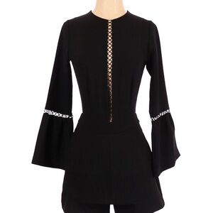 🖤Adorable Karina Grimaldi Eyelet detail with flare sleeve romper size S🖤